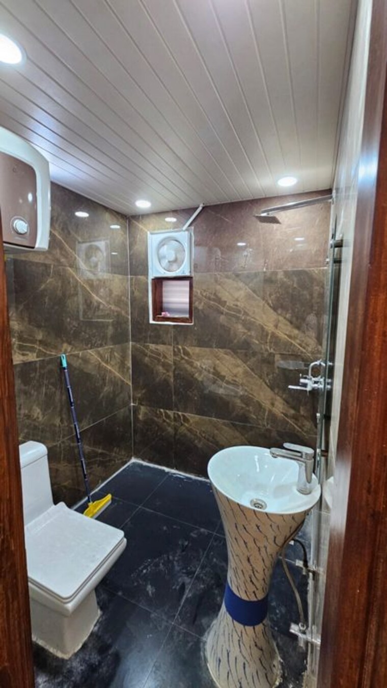 Bathroom, fidato-honour-homes 3 Bedroom 180 Sq.Yd. Builder Floor In Sector 89 Faridabad 10740298