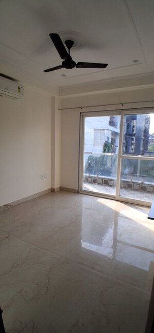 Balcony in 3 BHK Builder Floor at Sector 57 – for Rent