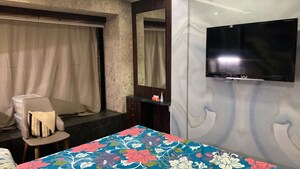 Bedroom in 1 BHK Apartment at Sindhi Society Chembur, Chembur – for Rent