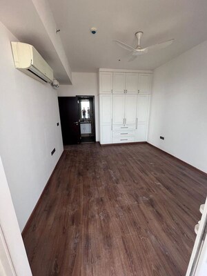 Room in 3.5 BHK Apartment at M3M Merlin, Sector 67 – for Rent