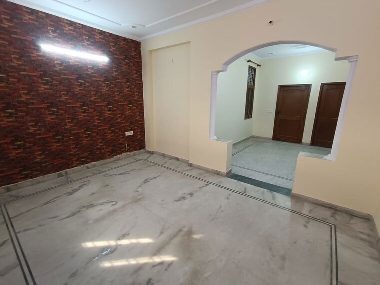 Room, sector 14 3 Bedroom 1577 Sq.Ft. Independent House In Sector 14 Gurgaon 10740376