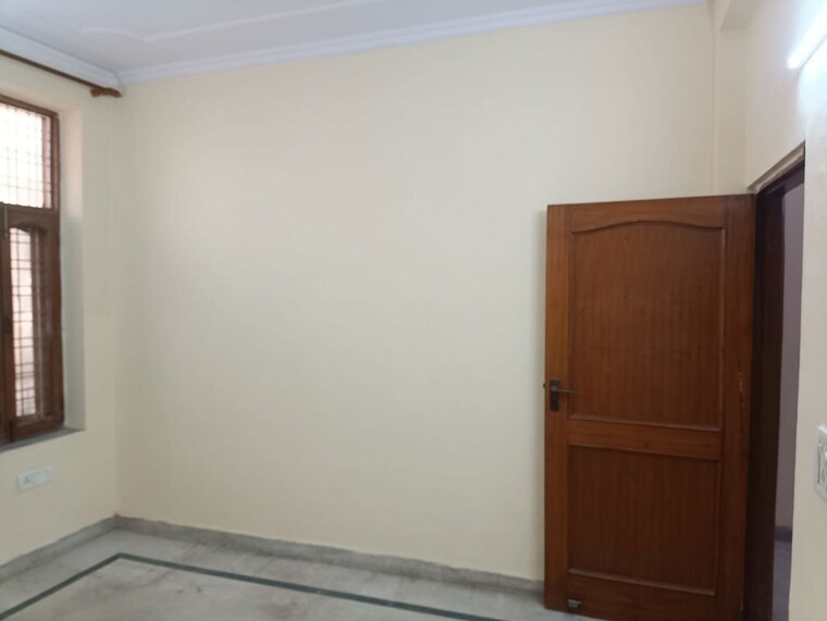 Room, sector 14 3 Bedroom 1577 Sq.Ft. Independent House In Sector 14 Gurgaon 10740376
