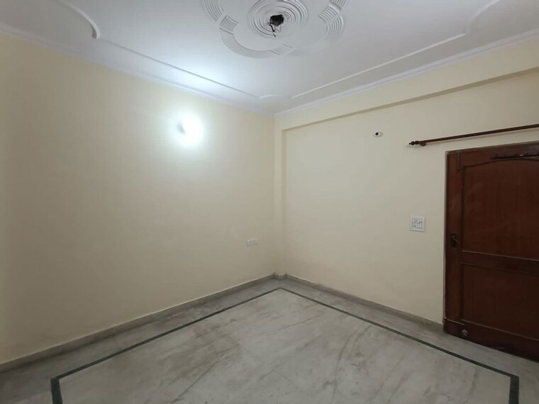Room, sector 14 3 Bedroom 1577 Sq.Ft. Independent House In Sector 14 Gurgaon 10740376