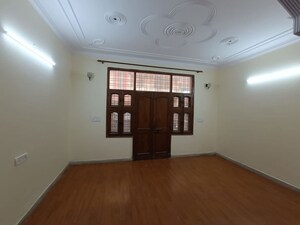 Room in 3 BHK Independent House at Sector 14 – for Rent