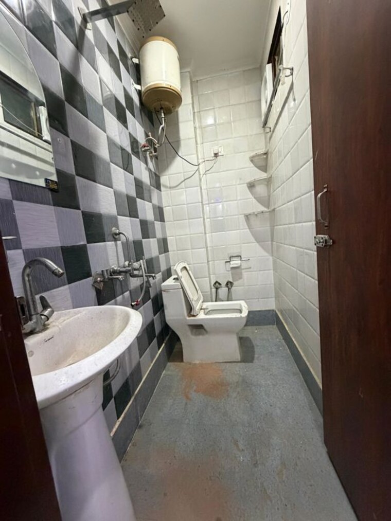 Bathroom, gomti-homes 3 Bedroom 1750 Sq.Ft. Apartment In Nabha Zirakpur 10740391