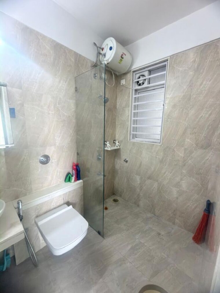 Bathroom, romell-aether 2 Bedroom 713 Sq.Ft. Apartment In Goregaon East Mumbai 10740390