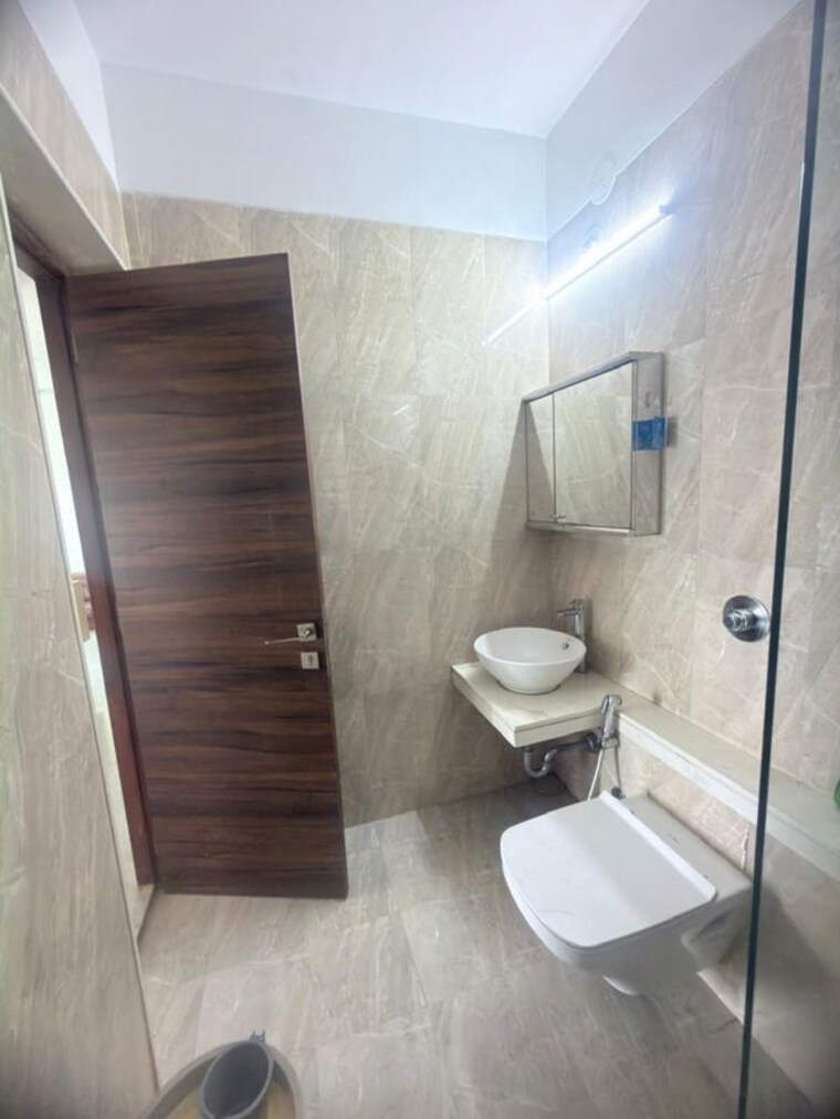 Bathroom, romell-aether 2 Bedroom 713 Sq.Ft. Apartment In Goregaon East Mumbai 10740390