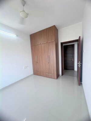 Room in 2 BHK Apartment at Romell Aether, Goregaon East – for Rent