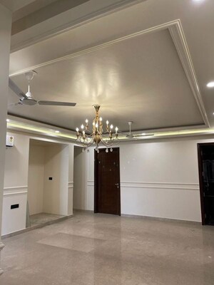 Room in 3 BHK Builder Floor at Parklands, Sector 85 – for Sale