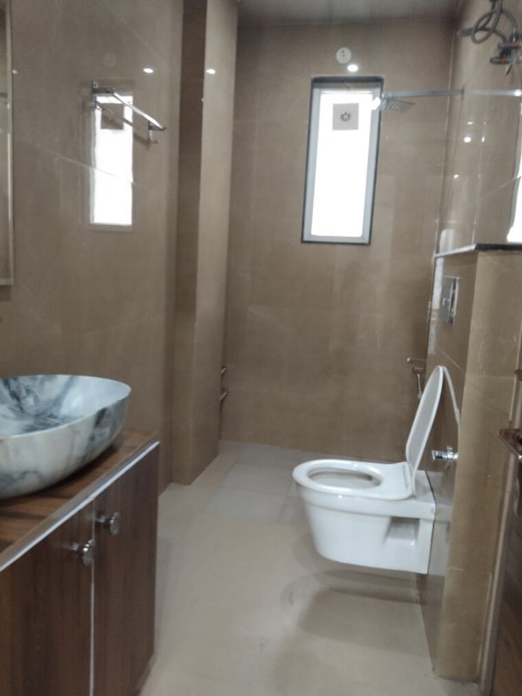 Bathroom, palam vihar 3 Bedroom 2000 Sq.Ft. Builder Floor In Palam Vihar Gurgaon 10740410