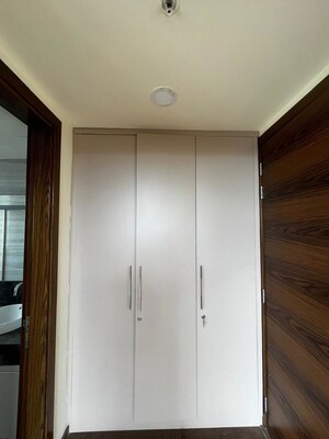 Furnished Amenities in 3 BHK Apartment at M3M Golf Estate, Sector 65 – for Rent