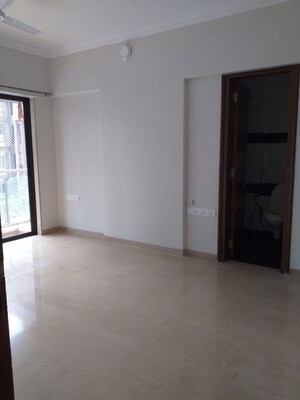 Room in 3 BHK Apartment at Ekta Park Vista, Khar West – for Sale