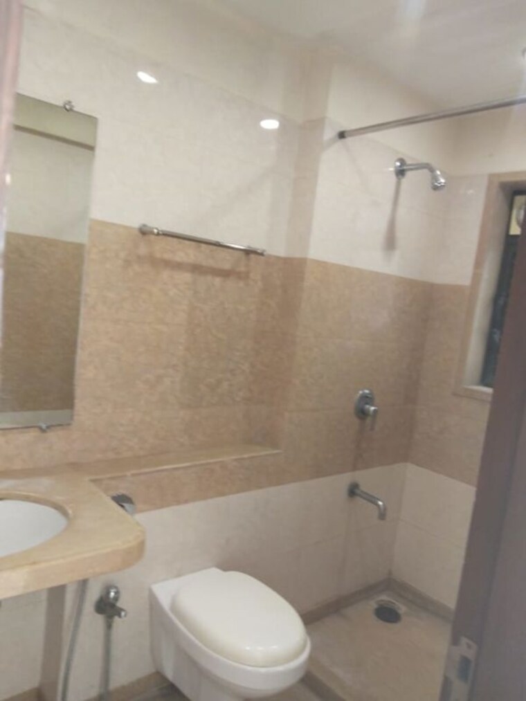 Bathroom, ekta-park-vista 3 Bedroom 1250 Sq.Ft. Apartment In Khar West Mumbai 10740409