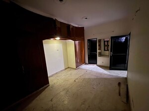 Bedroom in 5 BHK Builder Floor at Sector 40 – for Rent