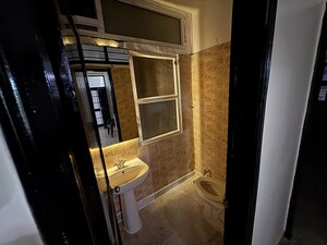 Kitchen in 5 BHK Builder Floor at Sector 40 – for Rent