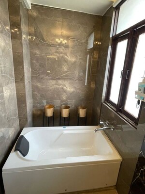 Furnished Amenities in 4 BHK Apartment at M3M Golf Estate, Sector 65 – for Rent