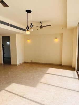 Room in 4 BHK Apartment at M3M Golf Estate, Sector 65 – for Rent