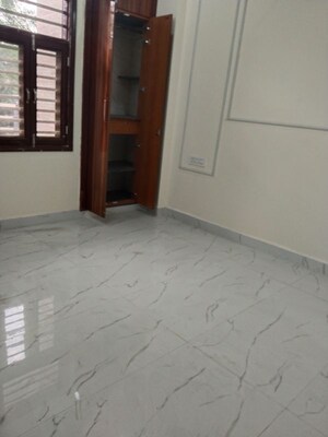 Room in 2 BHK Builder Floor at Palam Vihar – for Rent
