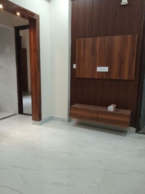 Room in 2 BHK Builder Floor at Palam Vihar – for Rent