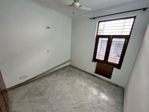 Room in 2.5 BHK Builder Floor at Ansal Sushant Lok I, Sector 43 – for Rent