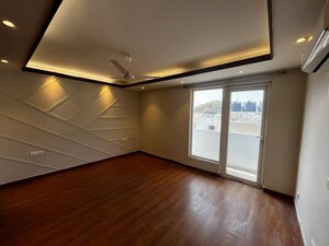 Room in 3 BHK Builder Floor at Ansal Sushant Lok I, Sector 43 – for Rent