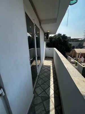 Balcony in 3 BHK Builder Floor at Ansal Sushant Lok I, Sector 43 – for Rent