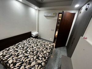 Bedroom in 2 BHK Builder Floor at Sector 43 – for Rent