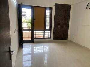 Room in 3 BHK Builder Floor at Sector 57 – for Rent