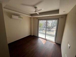 Room in 3 BHK Builder Floor at Sector 42 – for Rent