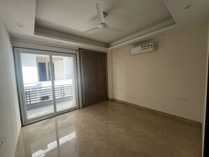 Room in 3 BHK Builder Floor at Sector 42 – for Rent