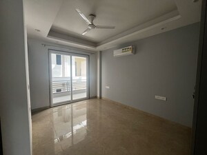 Room in 3 BHK Builder Floor at Sector 42 – for Rent