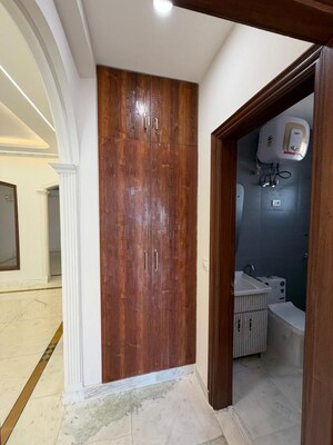 Building Lobby in 3.5 BHK Builder Floor at Dlf Phase ii – for Rent