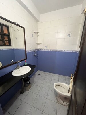 Team Area in 3 BHK Builder Floor at Sushant Lok I – for Rent