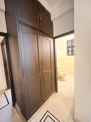 Furnished Amenities in 3 BHK Builder Floor at Sushant Lok I – for Rent