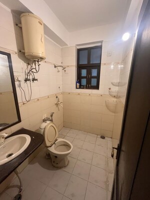 Team Area in 3 BHK Builder Floor at Sushant Lok I – for Rent