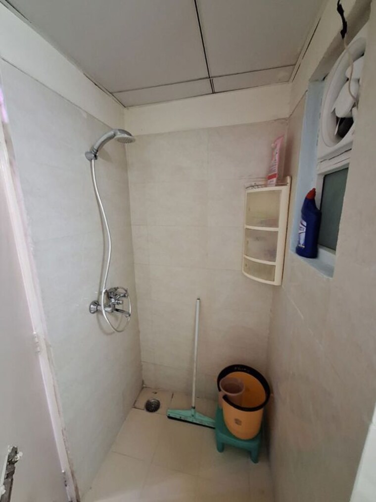 Bathroom, gaur-city-2-14th-avenue 2 Bedroom 745 Sq.Ft. Apartment In Sector 16c Greater Noida Greater Noida 10740579