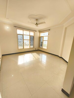 Room in 3 BHK Apartment at CGHS HEWO Apartments, Sector 56 – for Rent