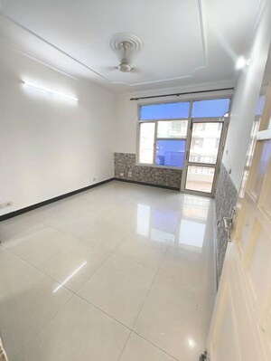 Room in 3 BHK Apartment at CGHS HEWO Apartments, Sector 56 – for Rent