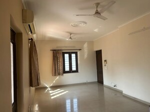 Room in 1 BHK Builder Floor at Builder Floor, Sector 28 – for Rent