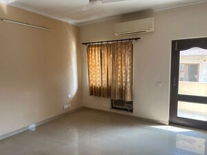 Room in 1 BHK Builder Floor at Builder Floor, Sector 28 – for Rent