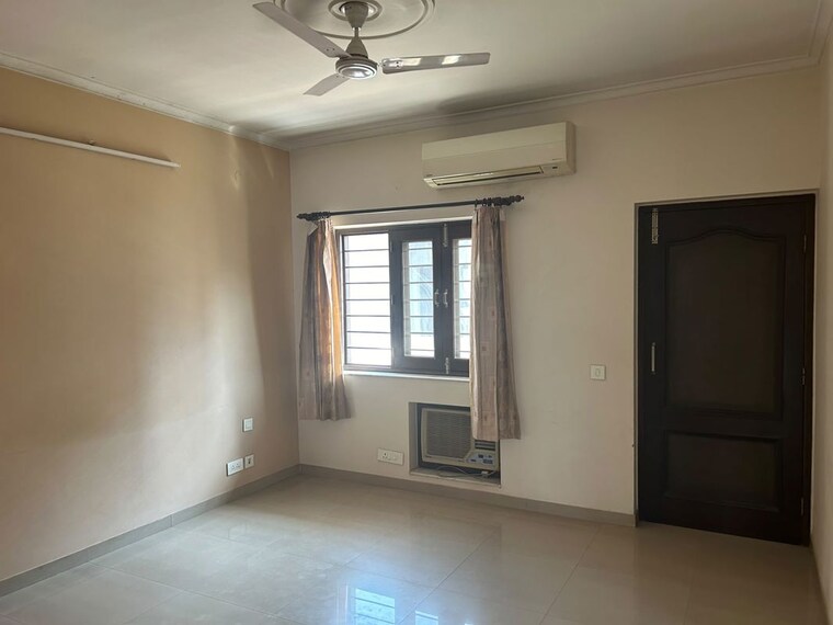 Room, builder-floor 1 Bedroom 1245 Sq.Ft. Builder Floor In Sector 28 Gurgaon 10740597