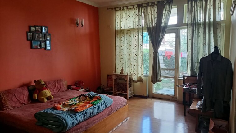 Bedroom, nirvana country 3 Bedroom 500 Sq.Yd. Independent House In Nirvana Country Gurgaon 10740590