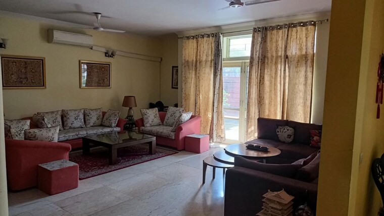 Living Room, nirvana country 3 Bedroom 500 Sq.Yd. Independent House In Nirvana Country Gurgaon 10740590