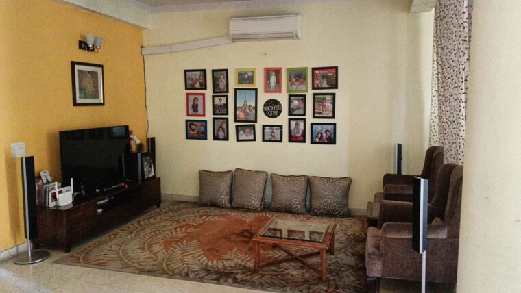 Bedroom, nirvana country 3 Bedroom 500 Sq.Yd. Independent House In Nirvana Country Gurgaon 10740590