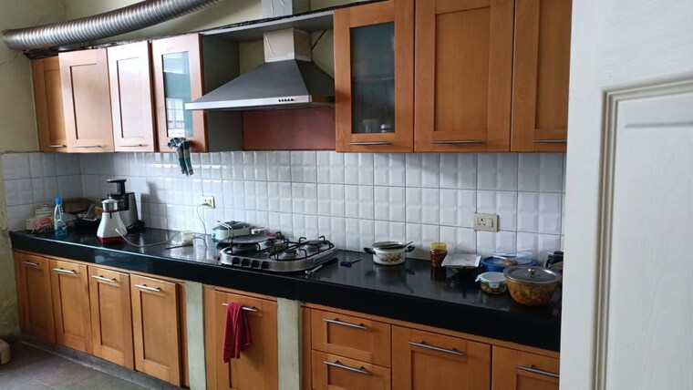 Kitchen, nirvana country 3 Bedroom 500 Sq.Yd. Independent House In Nirvana Country Gurgaon 10740590