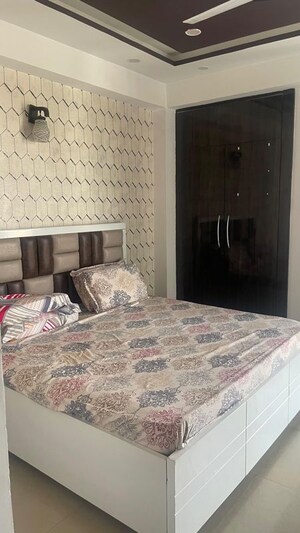 Bedroom in 4 BHK Apartment at Kbnows Apartment, Sector 16 Greater Noida – for Rent