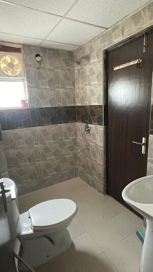 Bathroom in 4 BHK Apartment at Kbnows Apartment, Sector 16 Greater Noida – for Rent