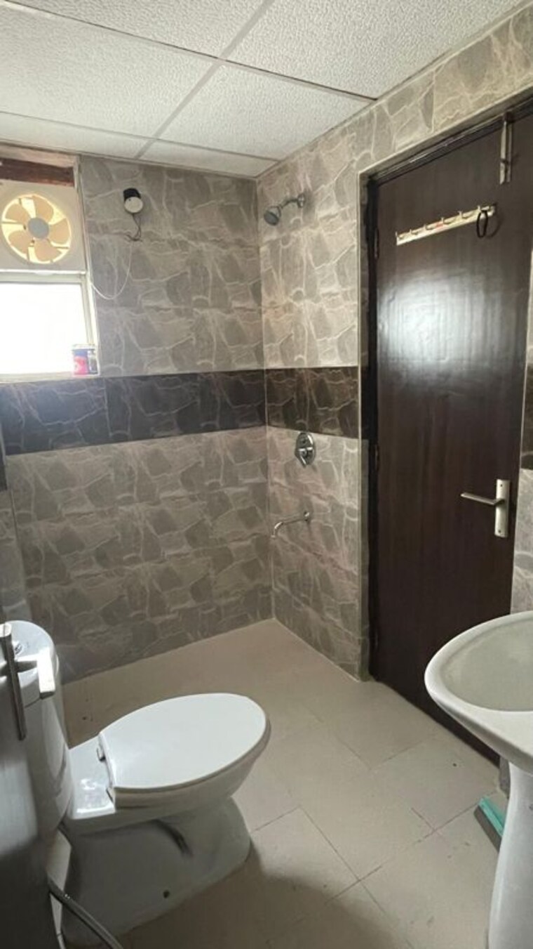 Bathroom, kbnows-apartment 4 Bedroom 1940 Sq.Ft. Apartment In Sector 16 Greater Noida Greater Noida 10740625