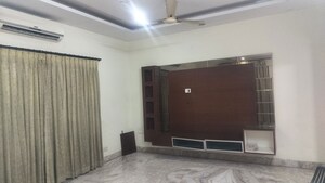 Room in 5 BHK Independent House at Banjara Hills – for Rent