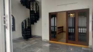 Room in 5 BHK Independent House at Banjara Hills – for Rent